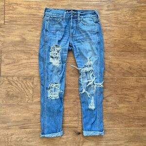 Hollister Jeans Women's Size 00R/23 Low Rise Boyfriend Distressed Light Wash